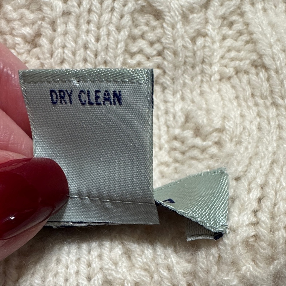 Geneva Cashmere Scarf with Cable Pattern - Picture 3 of 7